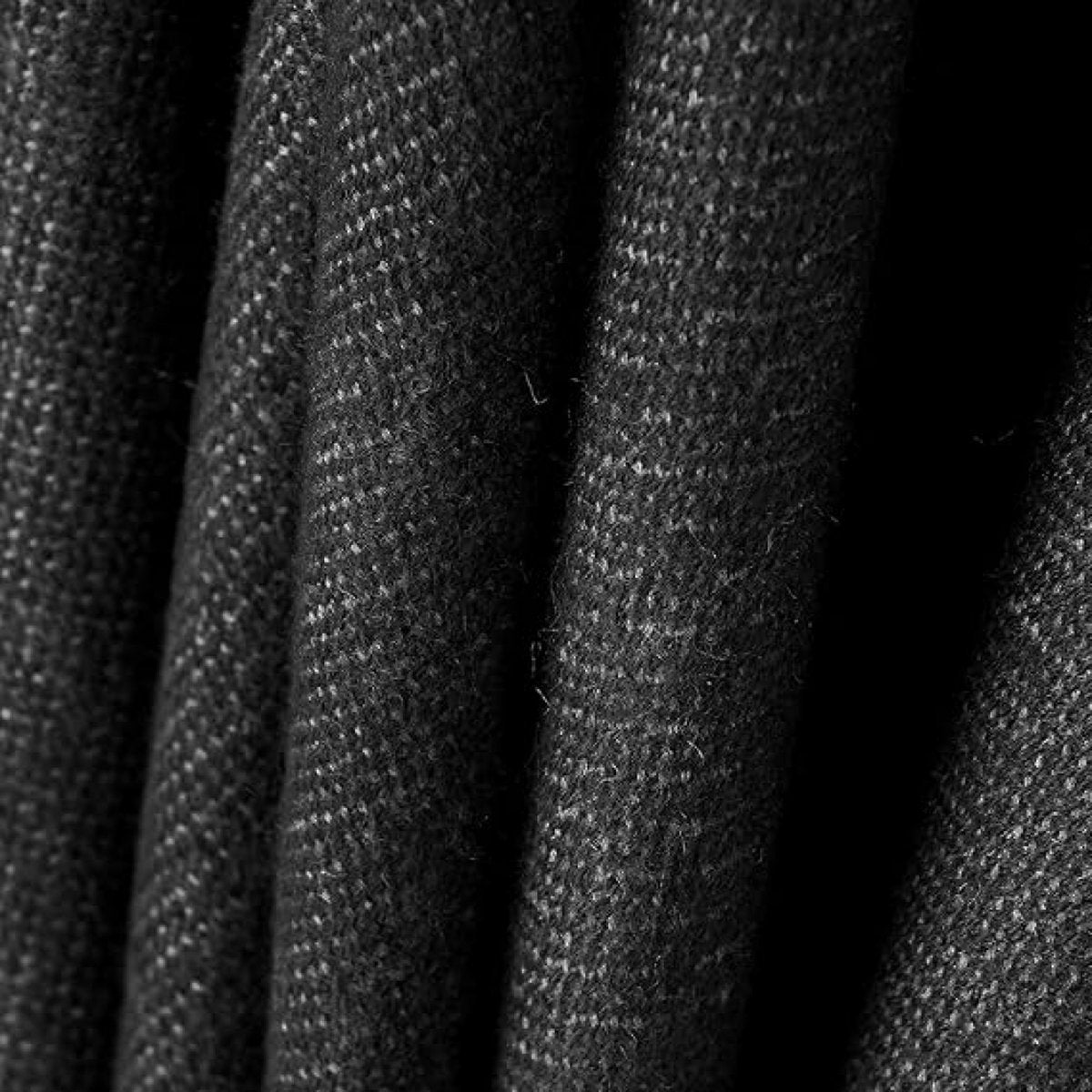 Elegant Black & Grey Women’s Wrap Scarf – Soft Winter Shawl (160 × 130 cm)