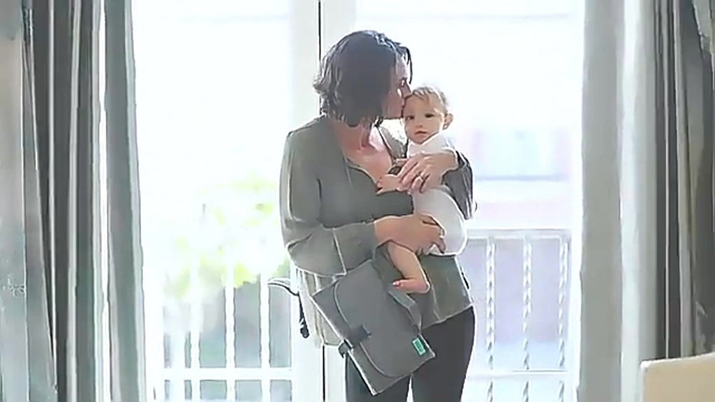 Baby Changing Mat On the Go - Changing Mat - Portable Changing Mat - Foldable - Diaper Bag - Diaper Pouch - Baby - Perfect Baby Shower Gift - Spacious & Water Resistant - Comfortable