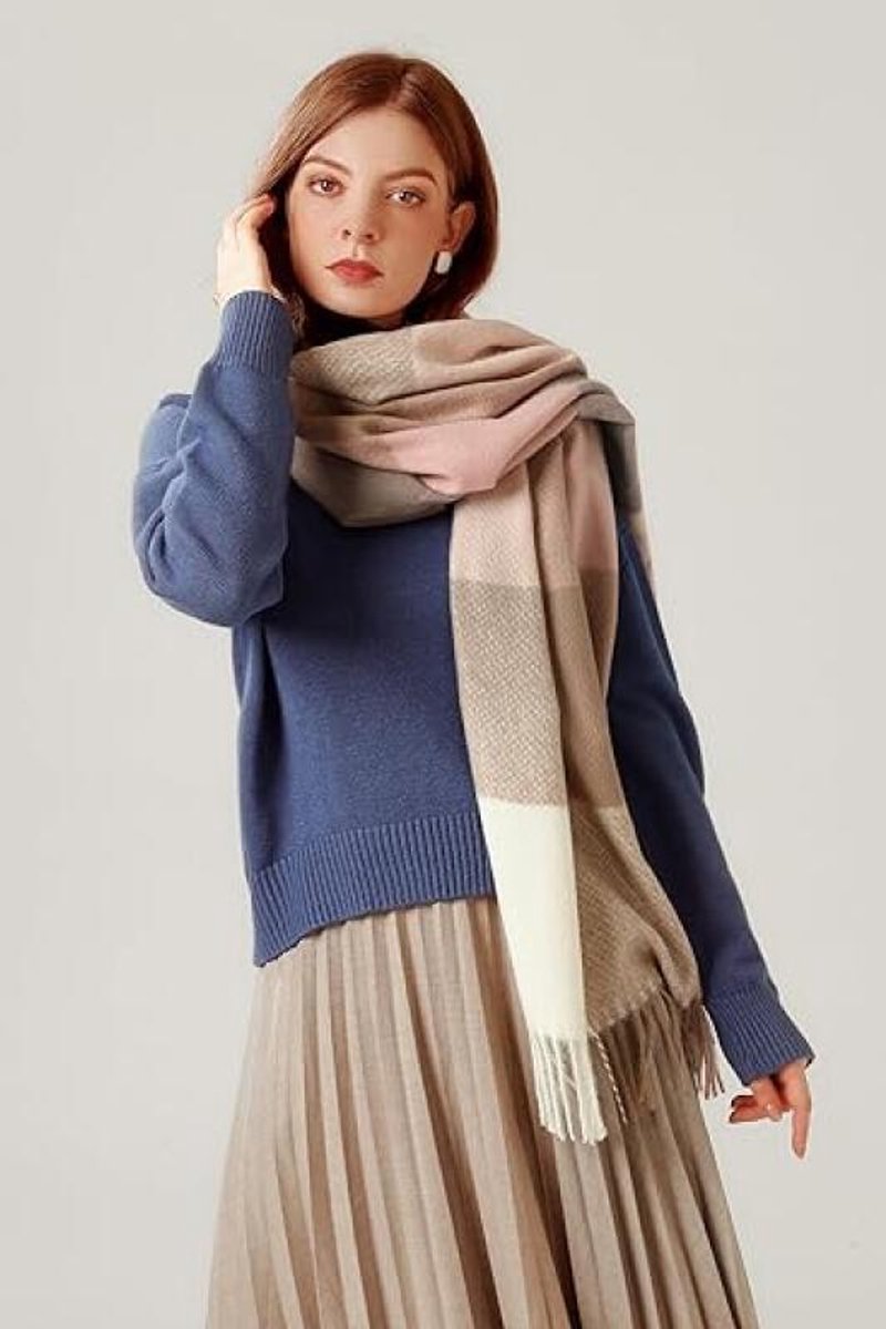 Women's Pink Checked Winter Scarf with Fringes – Soft Warm Wrap (180 × 70 cm)