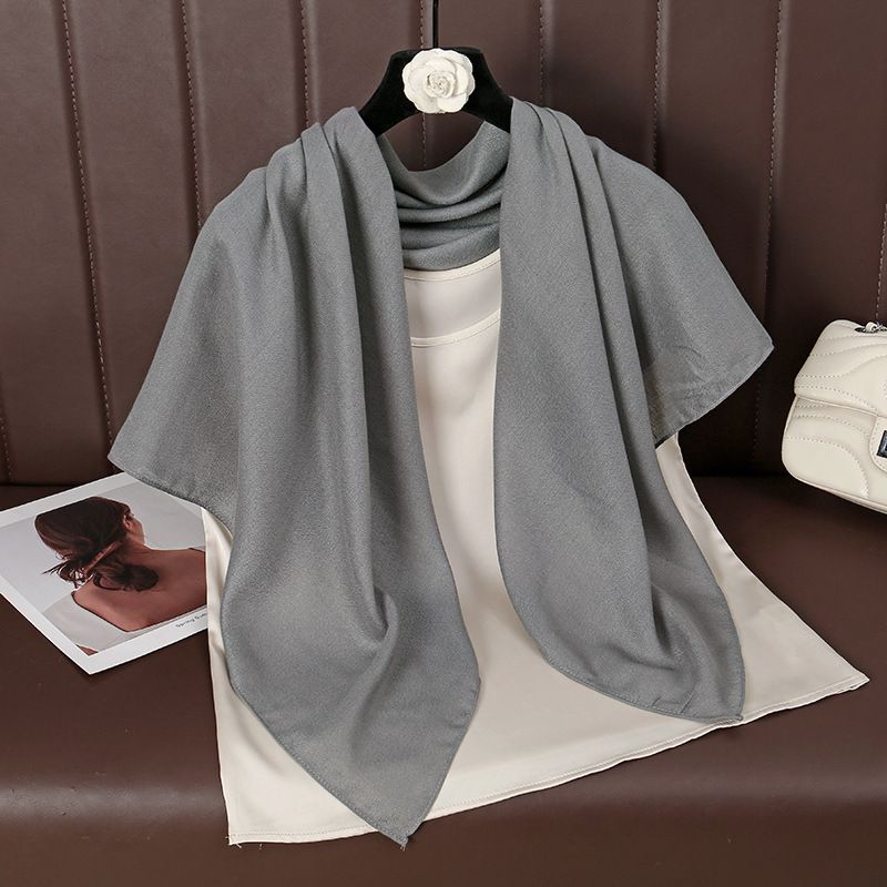 Grey 90 x 90cm Solid Colour Women’s Scarf – Lightweight Polyester Square Wrap for Hair, Travel & Everyday Wear