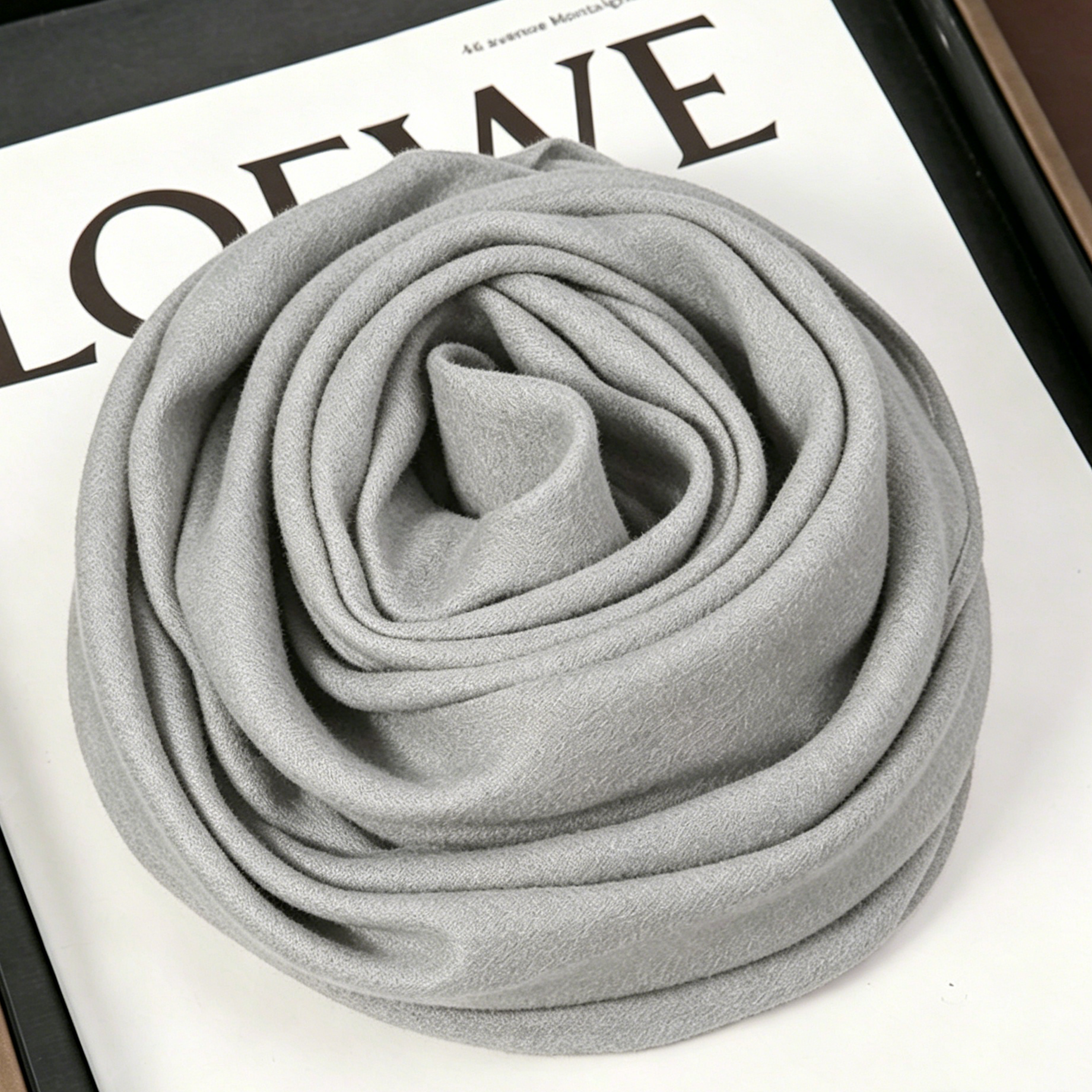 Grey 90 x 90cm Solid Colour Women’s Scarf – Lightweight Polyester Square Wrap for Hair, Travel & Everyday Wear